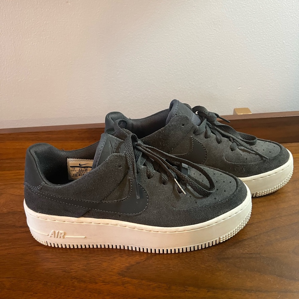 Nike Air Force 1’s AF1 in Sage Night Women’s Size 7 Platforms